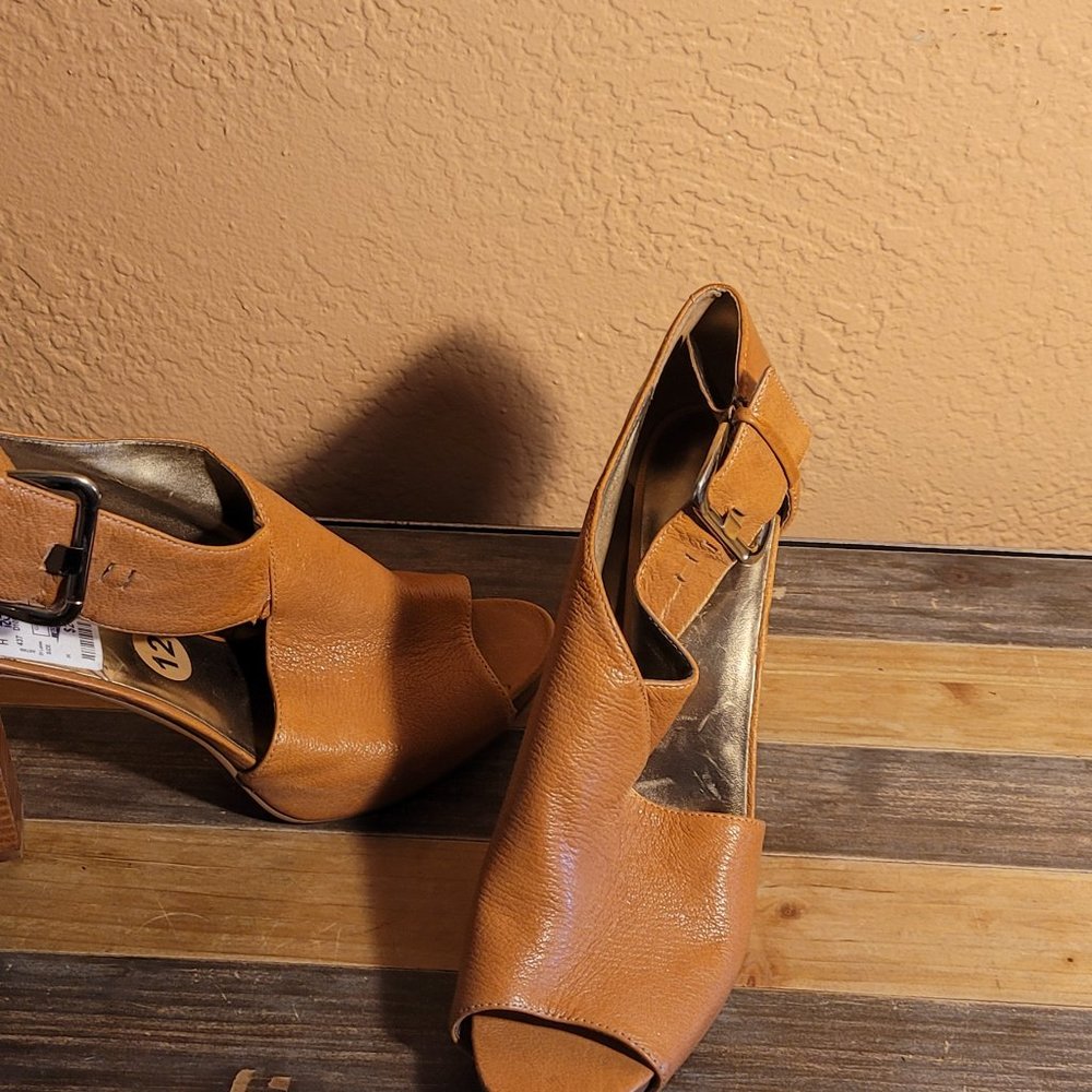 leather platform shoe